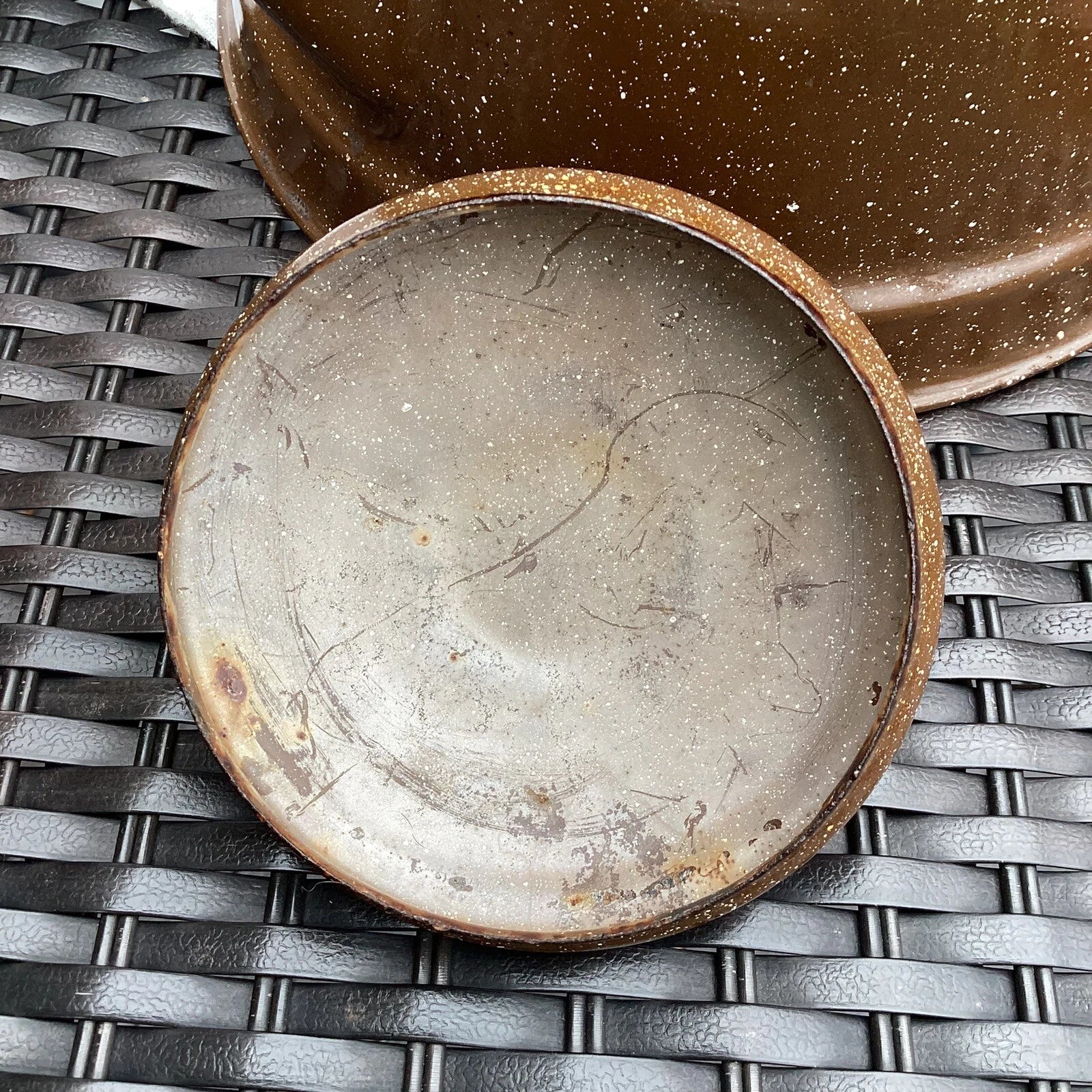 Vintage BROWN SPECKLED ENAMEL TEA KETTLE ~ Wire Spring Handle~ 96 ounce