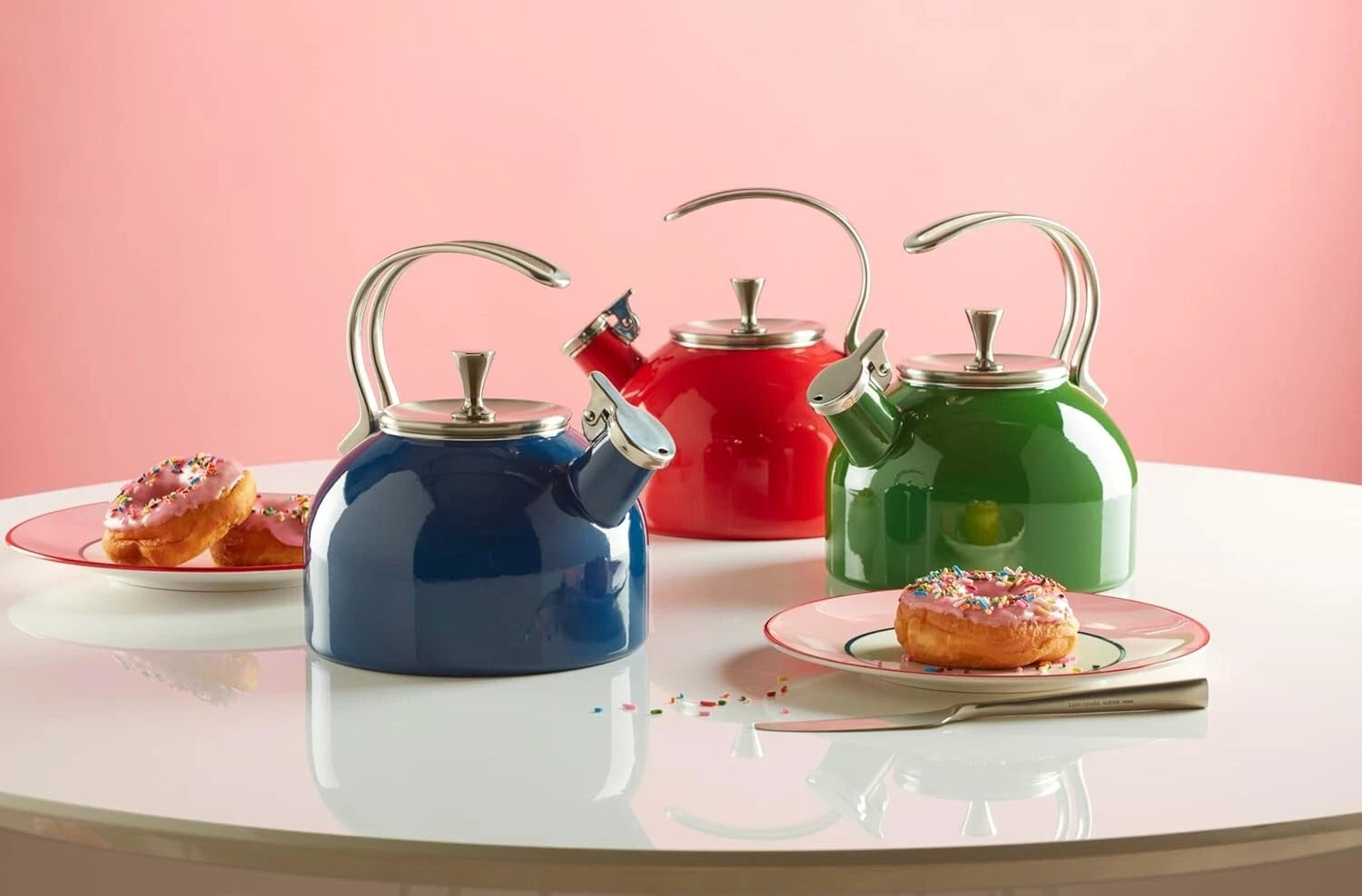 Vibrant Red Enamel Tea Kettle - 2.5 Quart Capacity for Fashionable Serving