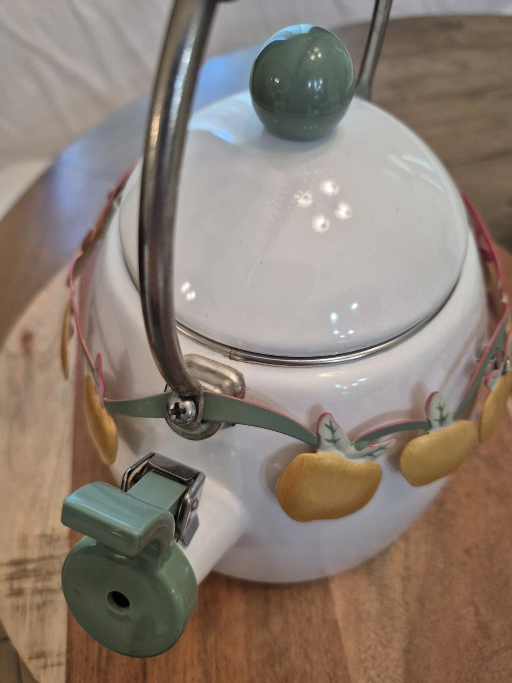 White Enamel Whistling Tea Kettle Gold Apple Garland 1999 Via Ancona