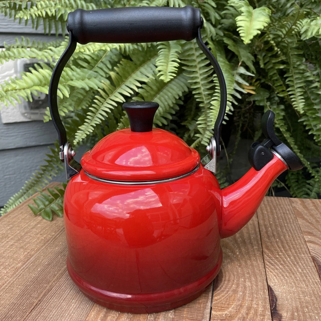 Le Creuset Red Ombré Tea Kettle Pot Whistling 1.25 Quarts Enamel *READ