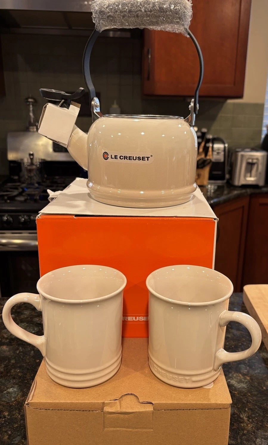 Le Creuset Demi Kettle Set W/ 2 14 Oz Mugs-Meringue-NIB