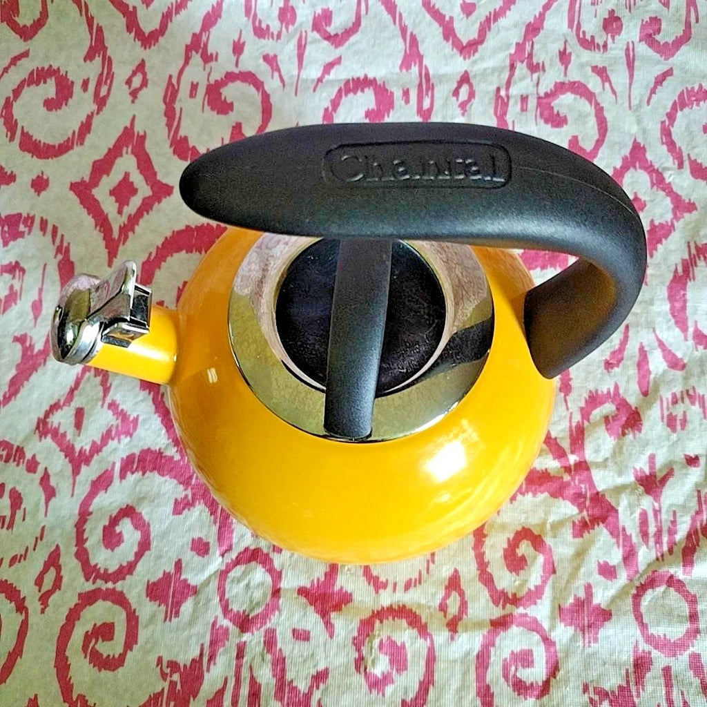 Chantal Anniversary Enamel on Steel Whistling Tea Kettle 2 quart Yellow