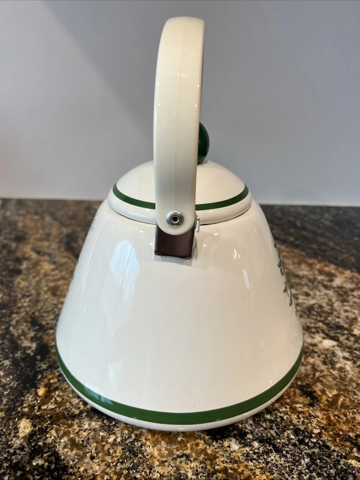 Spode Christmas Tree Metal Enamel Tea Pot With Hinged Handle and Lid 2.5 Quarts