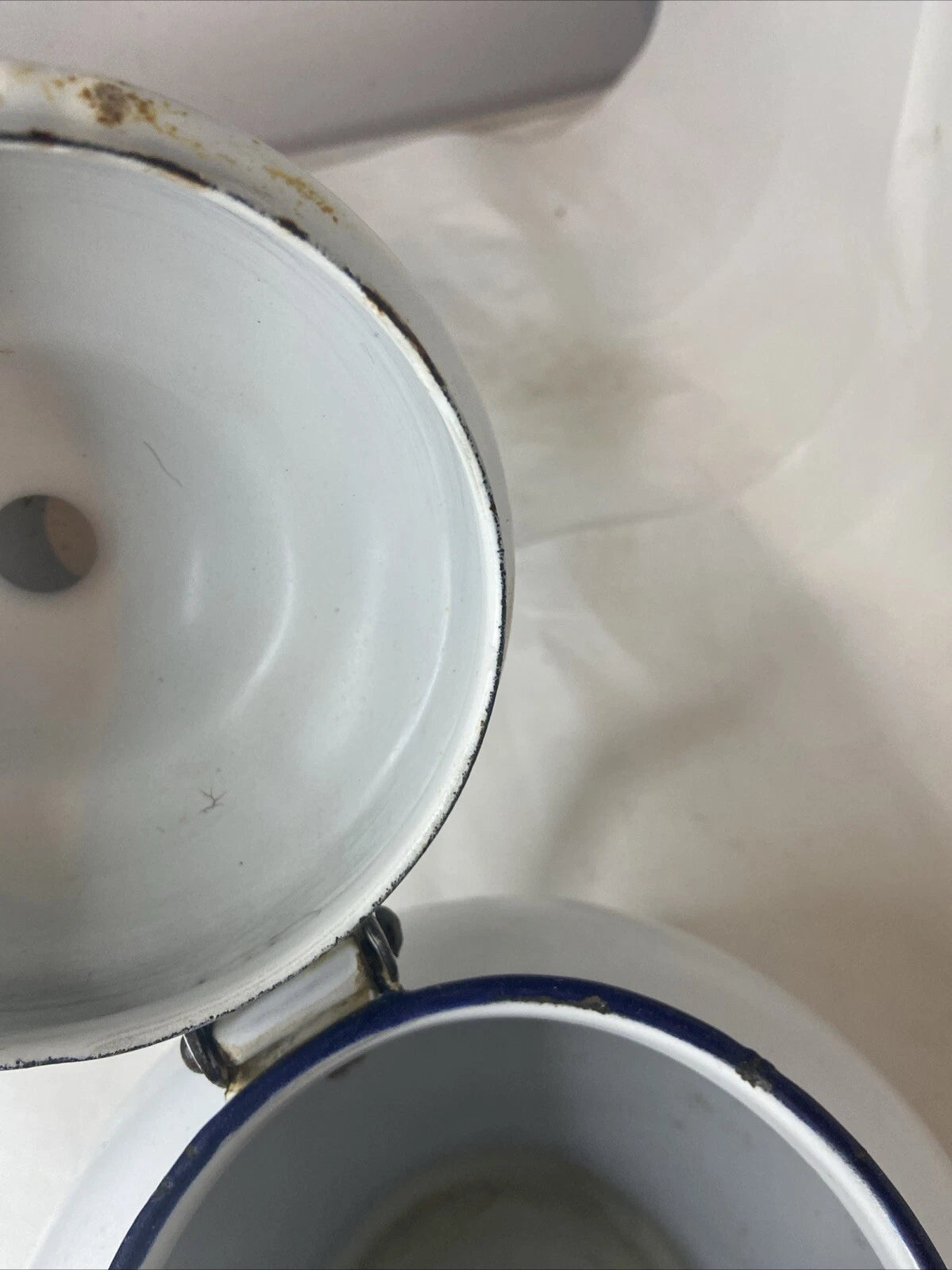 VINTAGE WHITE WITH BLUE TRIM ENAMEL WARE TEA POT