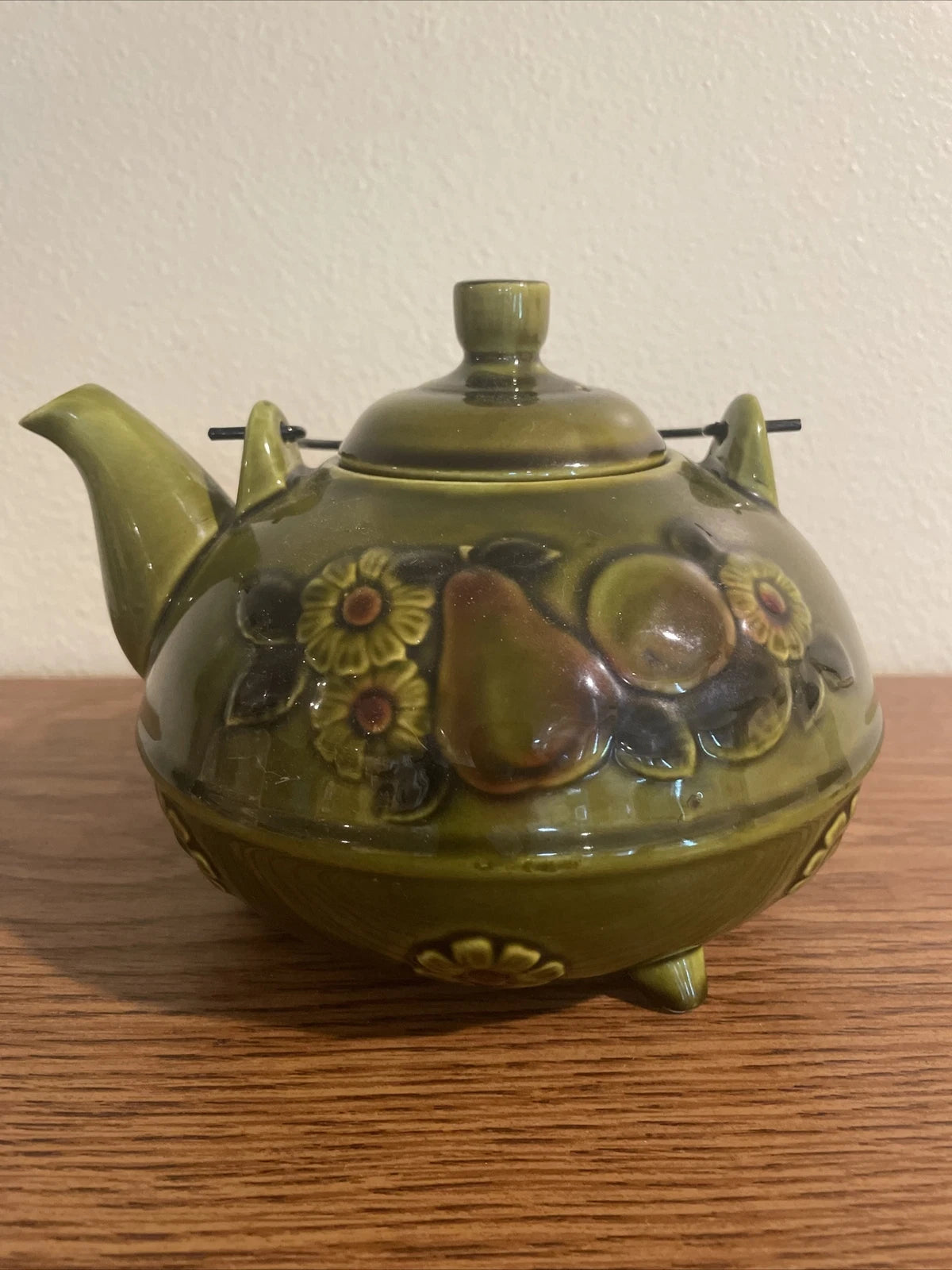 Green  Ceramic  Tea Pot- Made In Japan  Metal Handle. Nice!! Excellent Condition