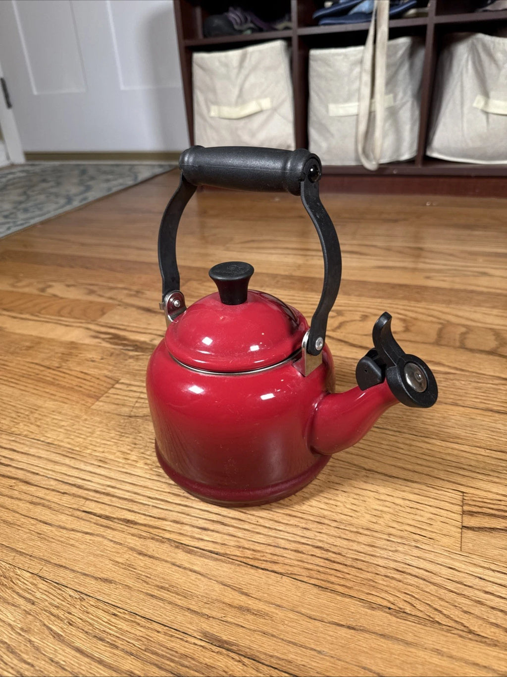 Le Creuset Traditional Red OMBRÉ Whistling Tea Kettle 1 Liters/ 1.25 US Quarts