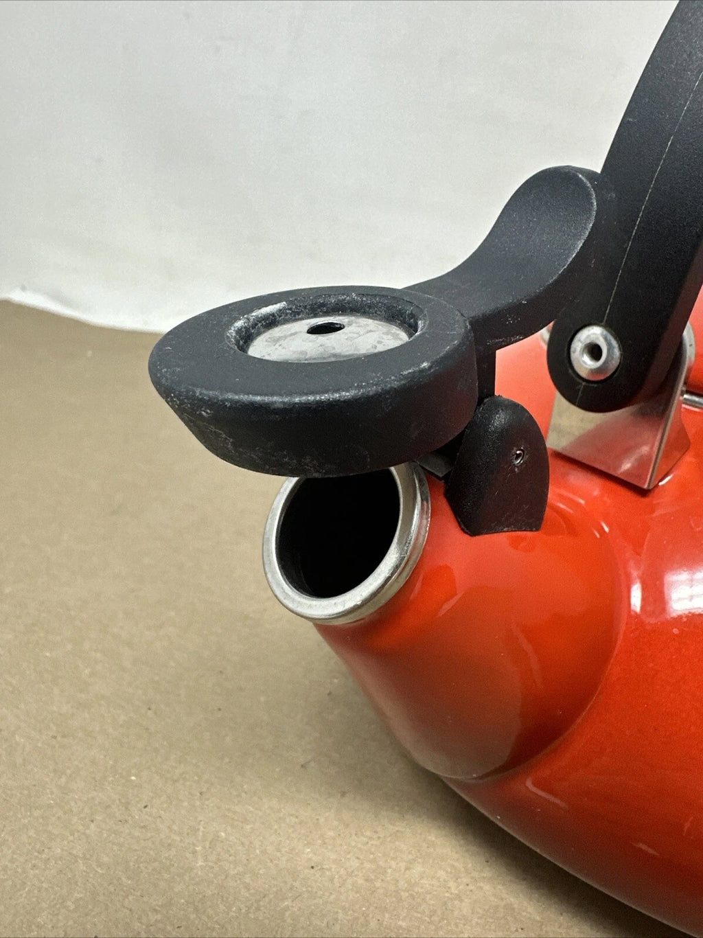 Le Creuset Whistling Tea Kettle Enamel on Steel 1.5L 1.6 Qt Red Zen Asian Shape