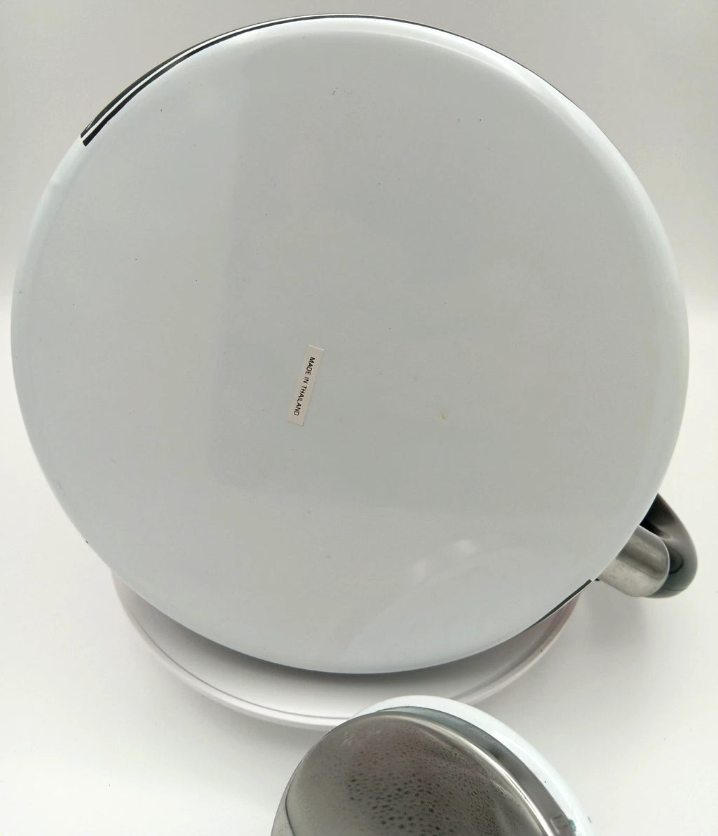 ROSCHO Santa Claus Enamel Whistling Tea Kettle Holiday 3 Quart - NEW