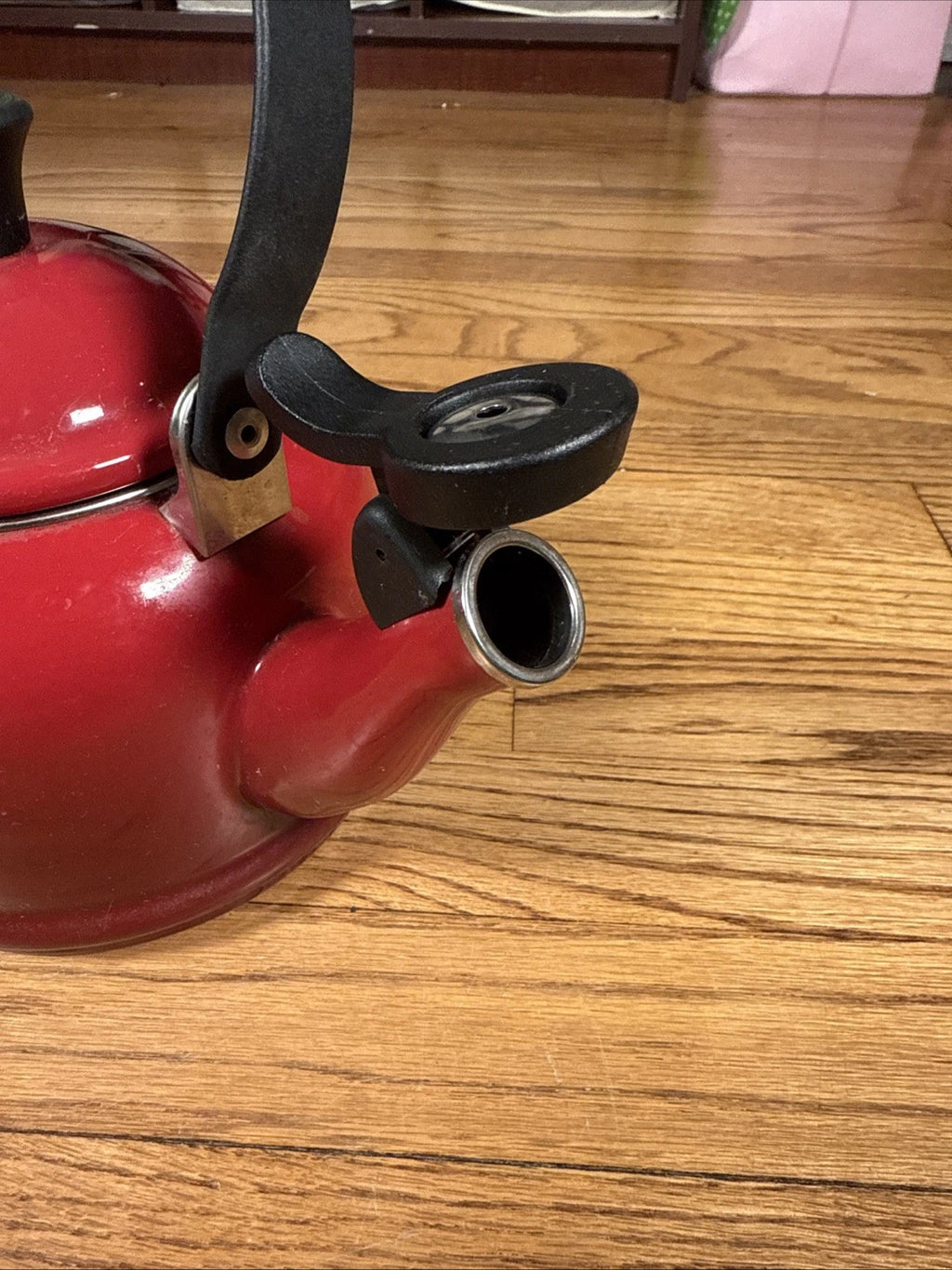 Le Creuset Traditional Red OMBRÉ Whistling Tea Kettle 1 Liters/ 1.25 US Quarts