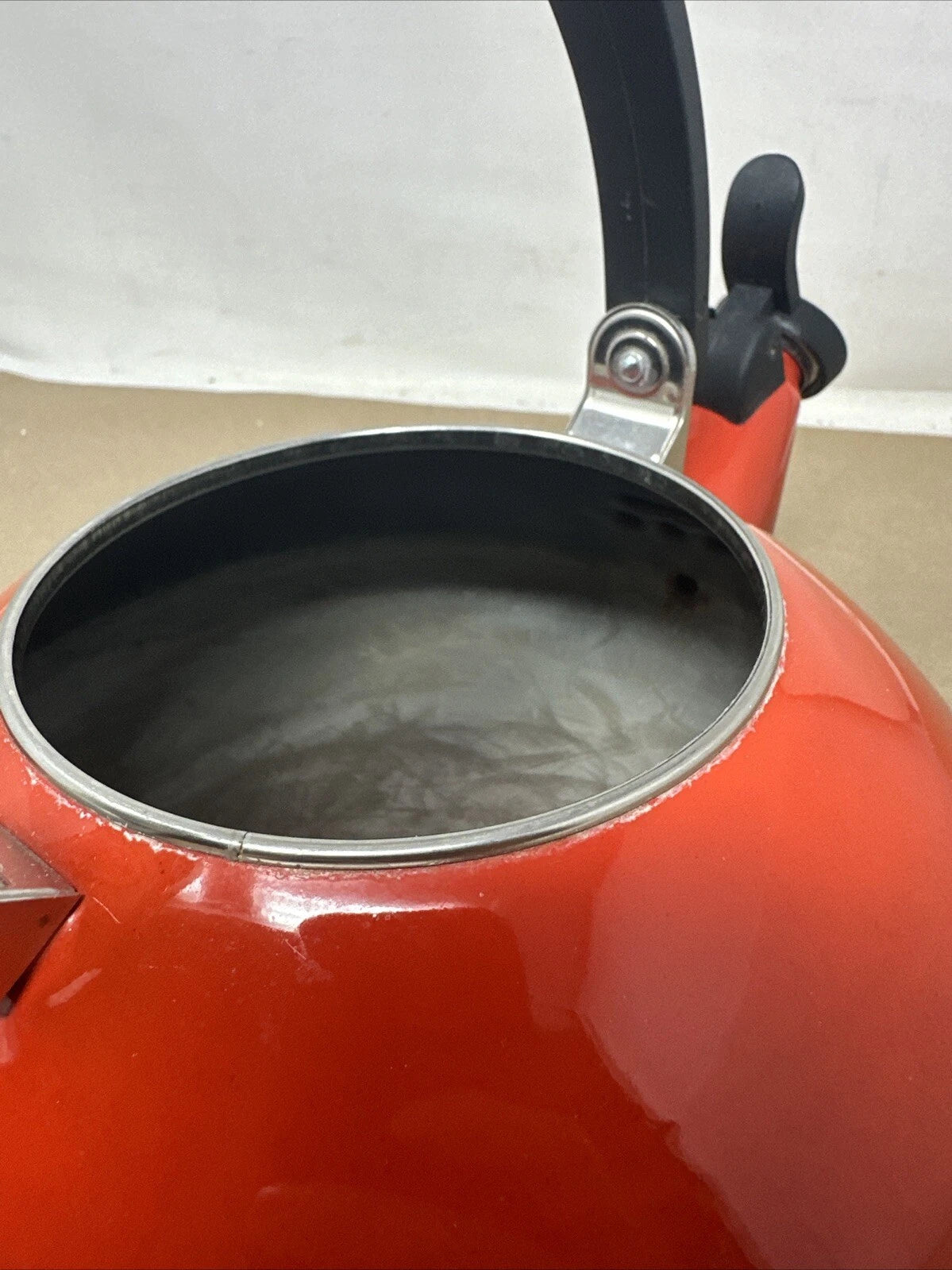 Le Creuset Whistling Tea Kettle Enamel on Steel 1.5L 1.6 Qt Red Zen Asian Shape