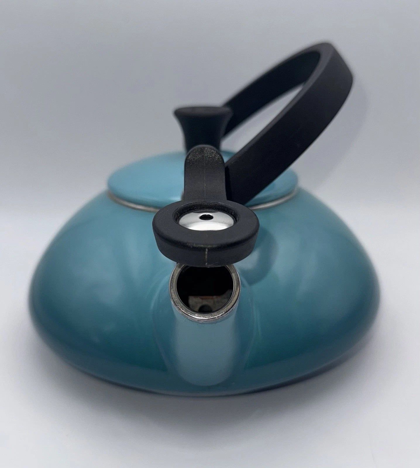 Le Creuset Light Ombre Blue ZEN Tea Kettle - 1.5 liter or 1.6 quart - Whistling