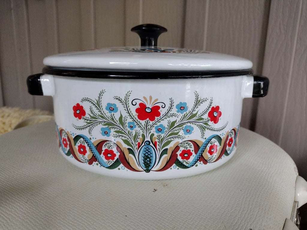 VTG White Enamelware Rosemaling Cookware 6 piece Tea pot stock pot sauce pan