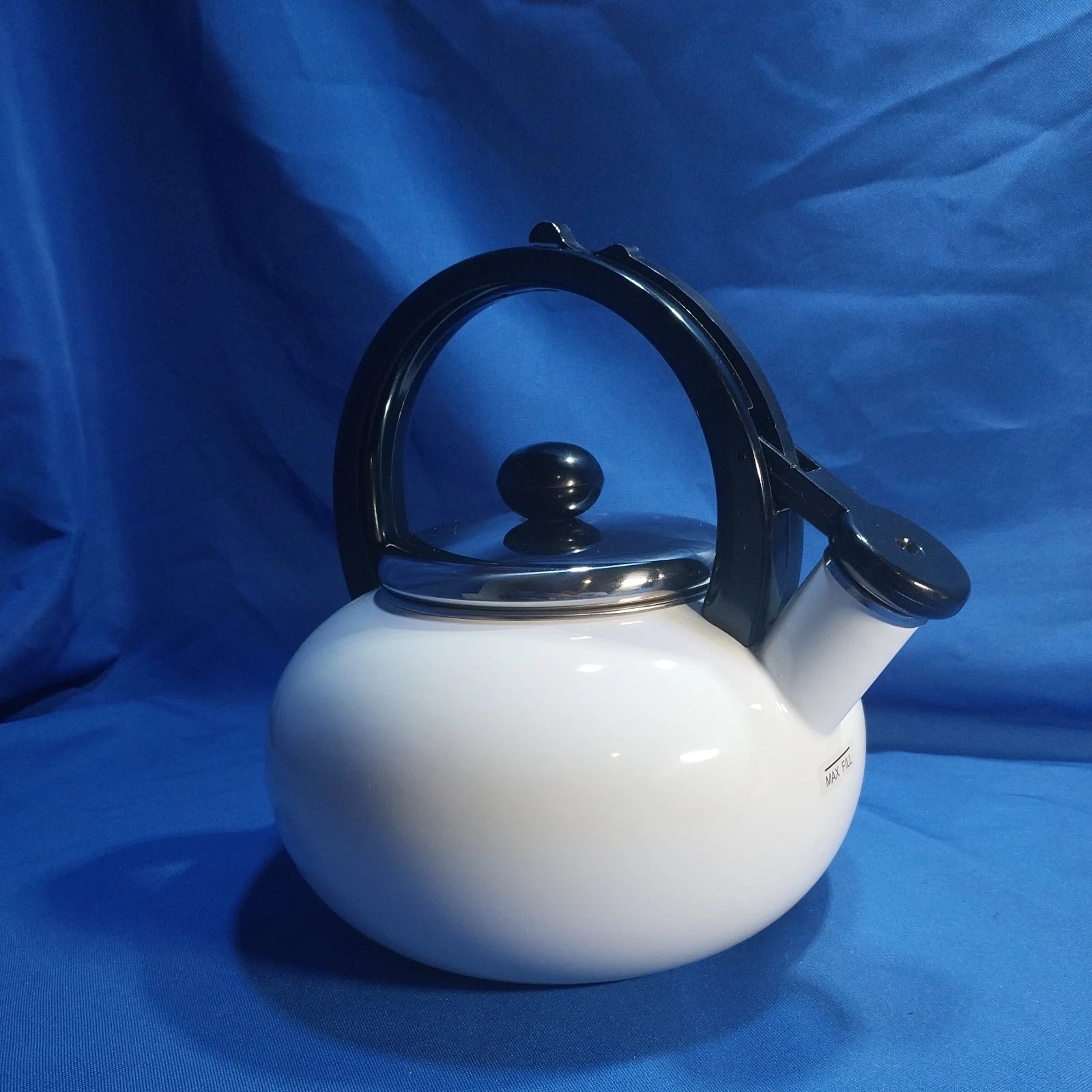 Copco White Enameled Whistling Tea Kettle  #0708 2.5 quart