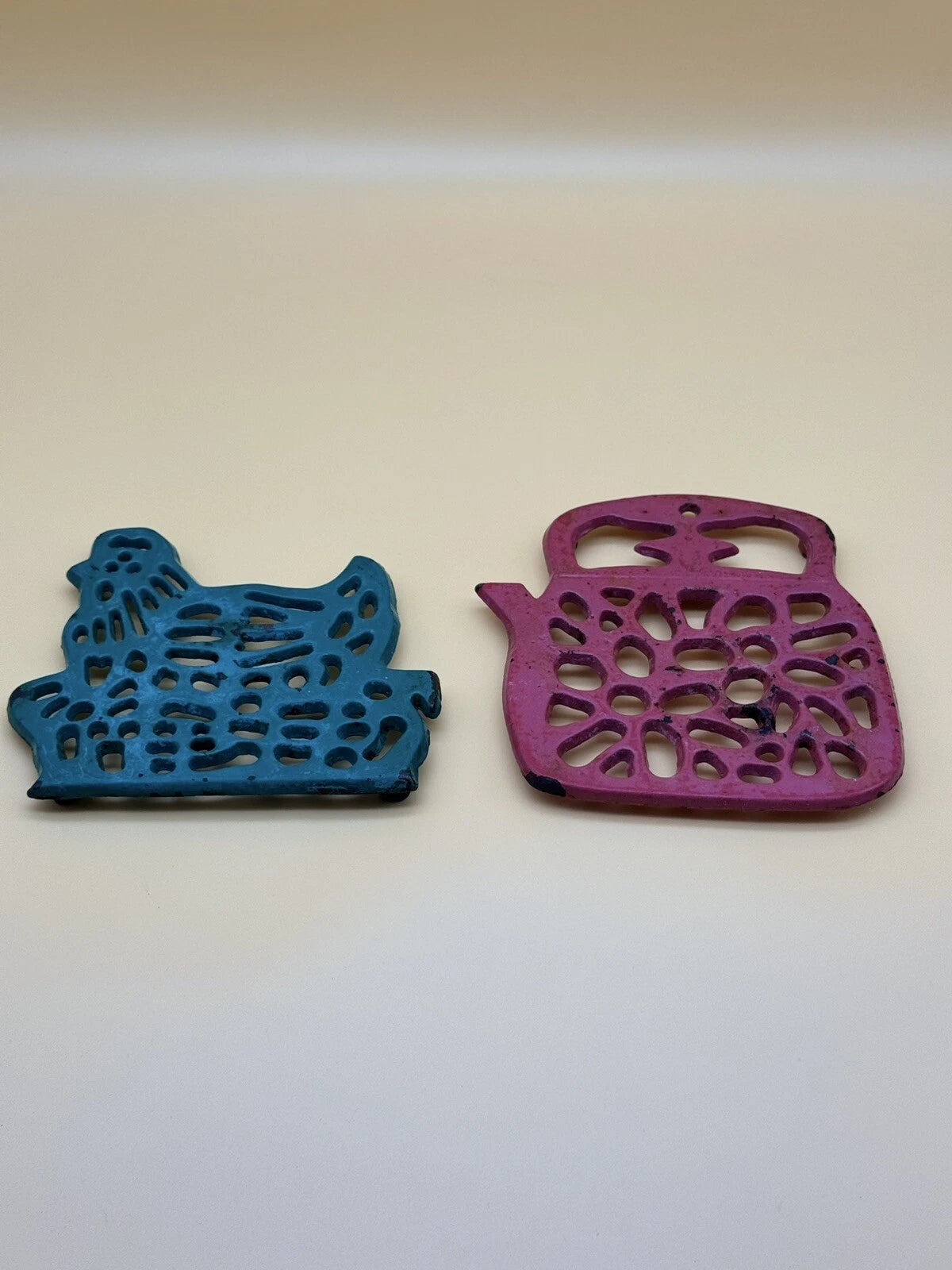 Trivet Hot Plate Enamel Vintage Cast Iron Red Teapot/Green Chicken Footed