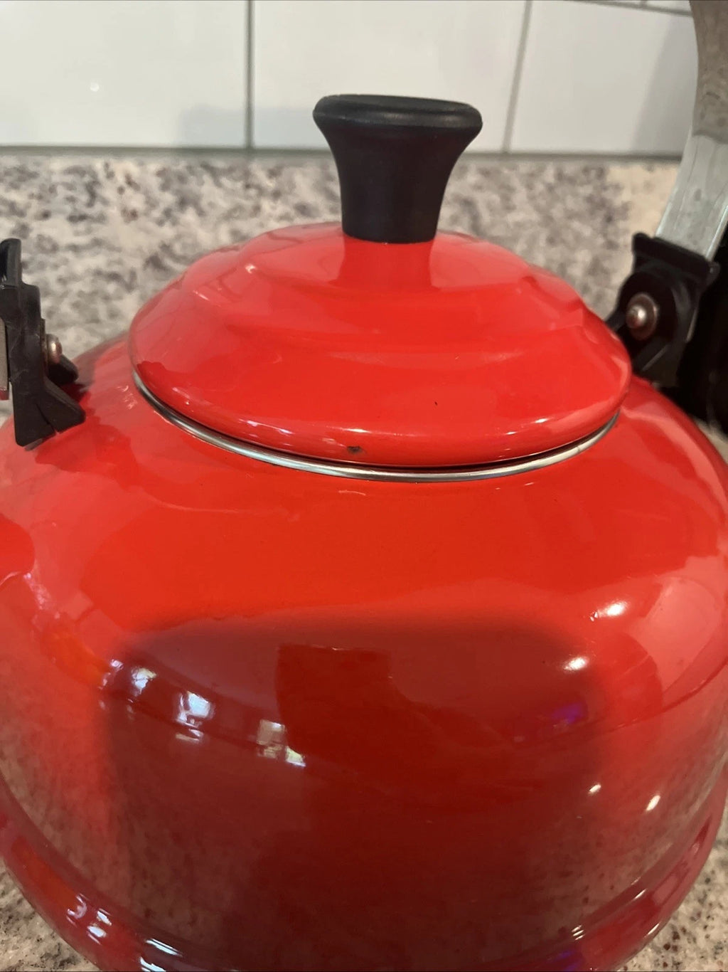 Le Creuset Classic Tea Kettle Teapot Enamel Ombre Cerise Red 1.7qt