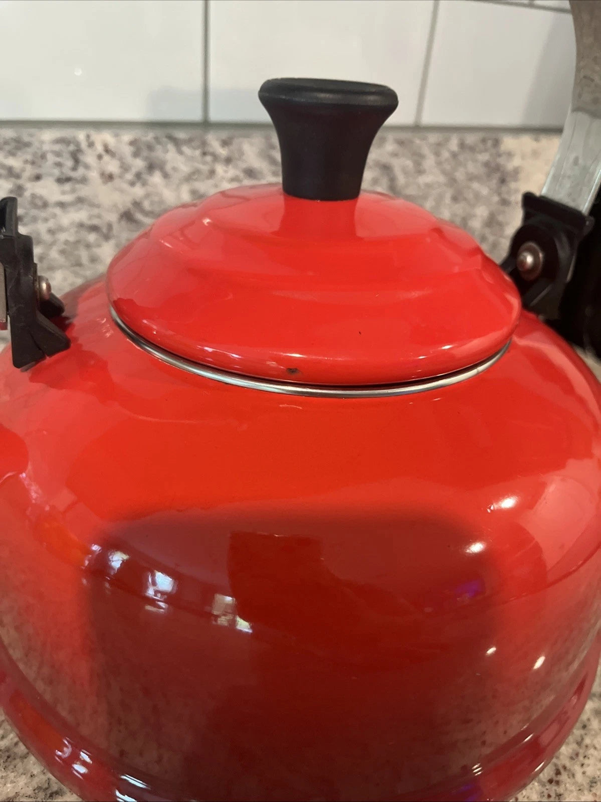 Le Creuset Classic Tea Kettle Teapot Enamel Ombre Cerise Red 1.7qt