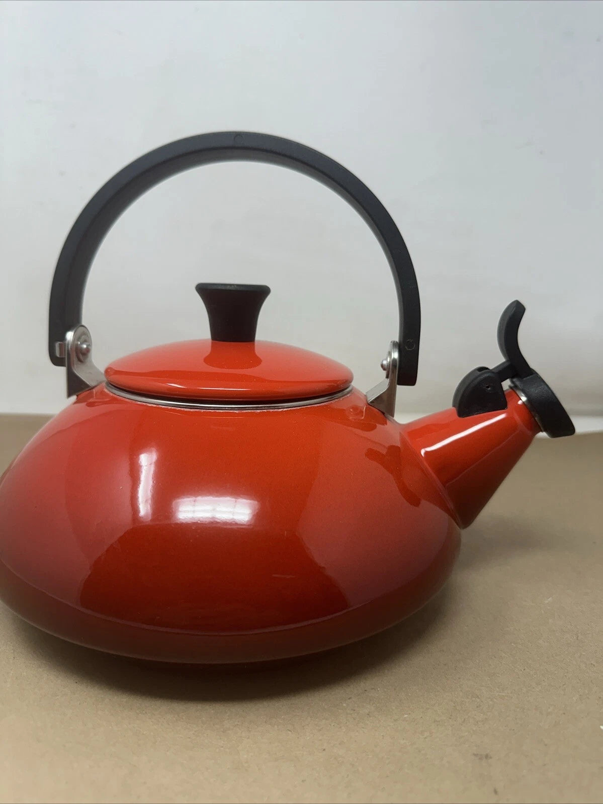 Le Creuset Whistling Tea Kettle Enamel on Steel 1.5L 1.6 Qt Red Zen Asian Shape