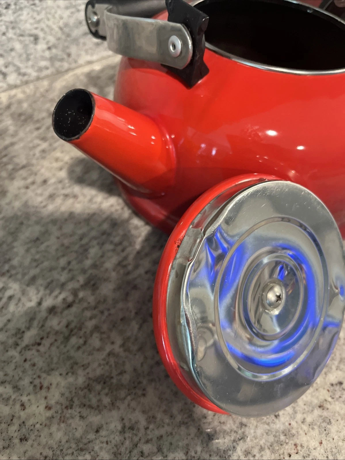 Le Creuset Classic Tea Kettle Teapot Enamel Ombre Cerise Red 1.7qt