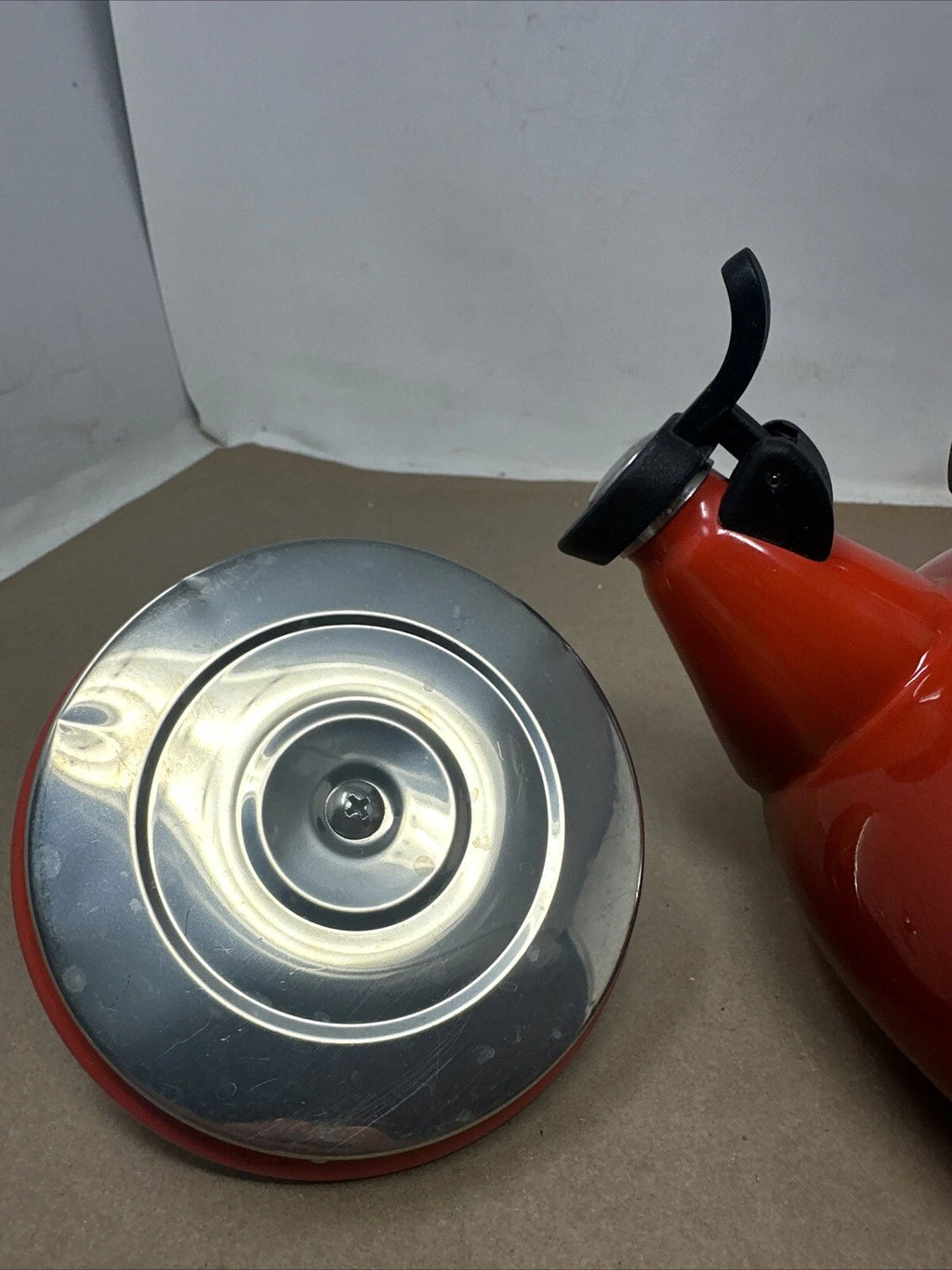 Le Creuset Whistling Tea Kettle Enamel on Steel 1.5L 1.6 Qt Red Zen Asian Shape
