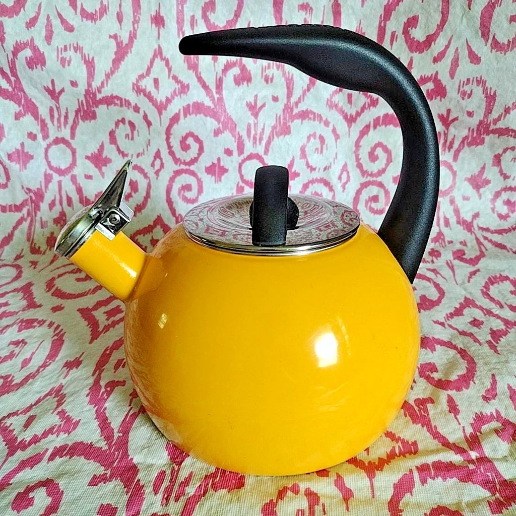Chantal Anniversary Enamel on Steel Whistling Tea Kettle 2 quart Yellow