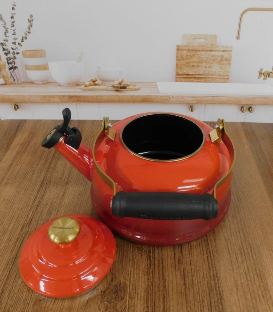 Le Creuset Classic 1.7 Quart Whistling Kettle with Gold Knob, Cerise - New