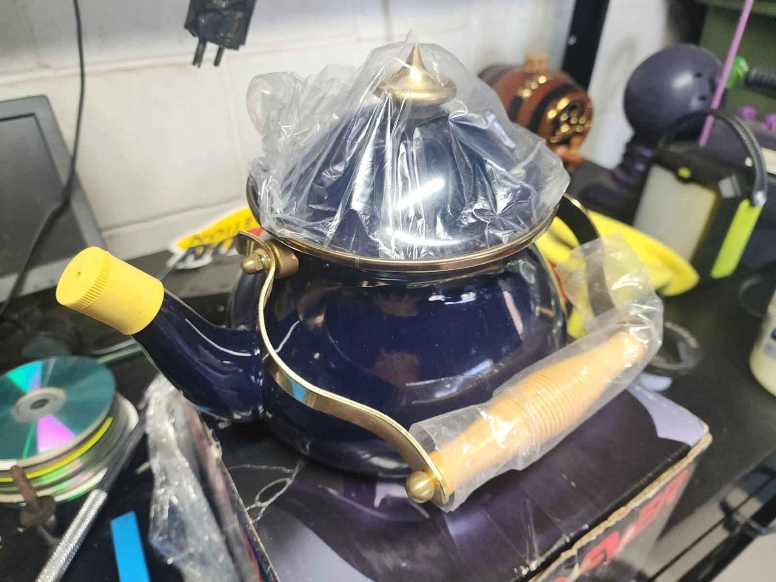 NEW OLD STOCK Vintage Wear-Ever Porcelain Over Steal Tea Kettle Model 83302