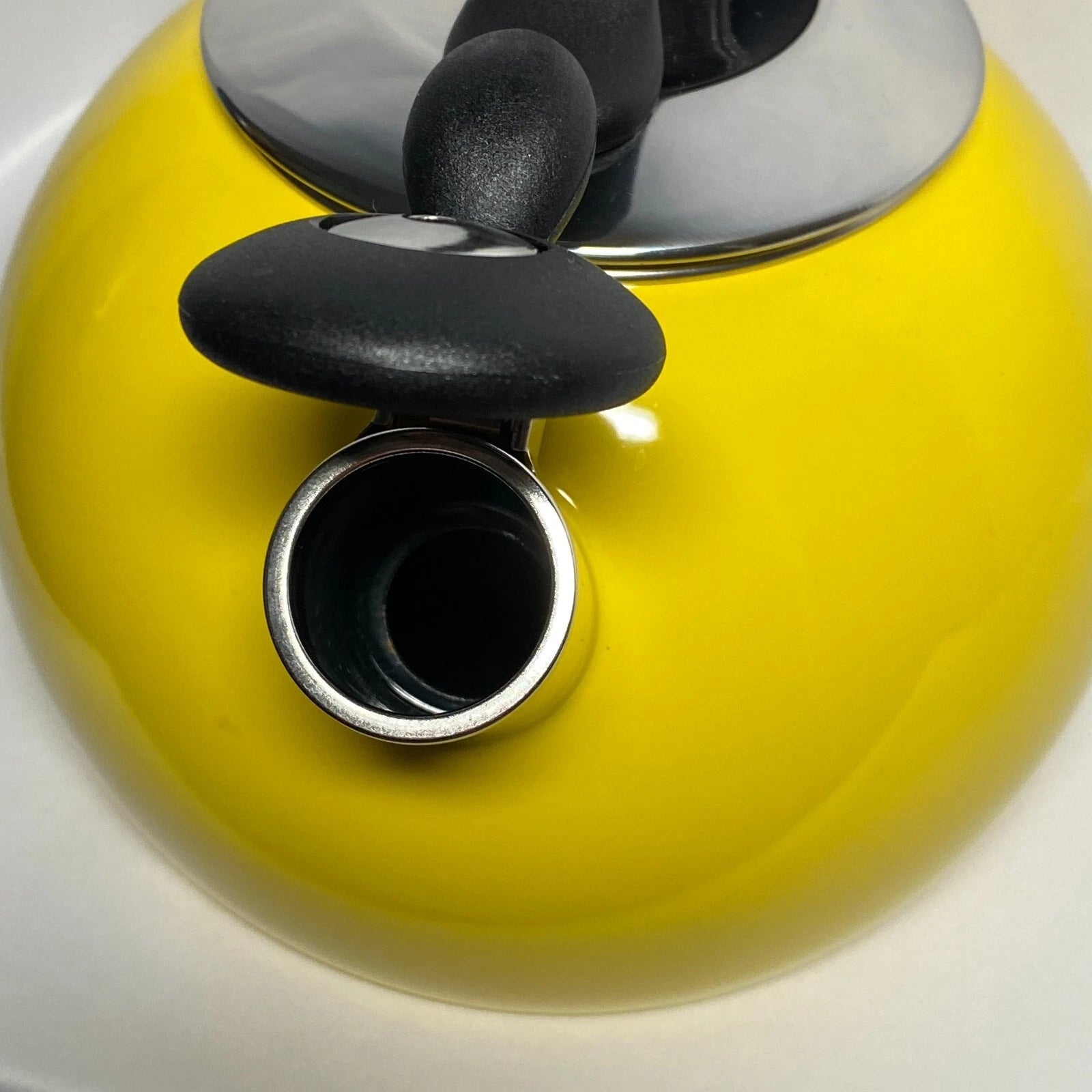Chantal Whistling Teakettle Bright Yellow Enamel on Steel 2 Quart Kettle