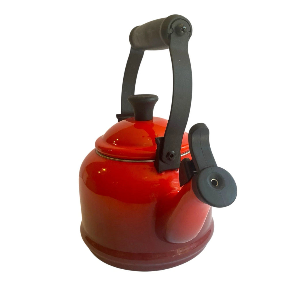 Le Creuset 1.25 Qt / 1.1 L Whistling Kettle Teapot Red Ombre Flame Enamel Cerise