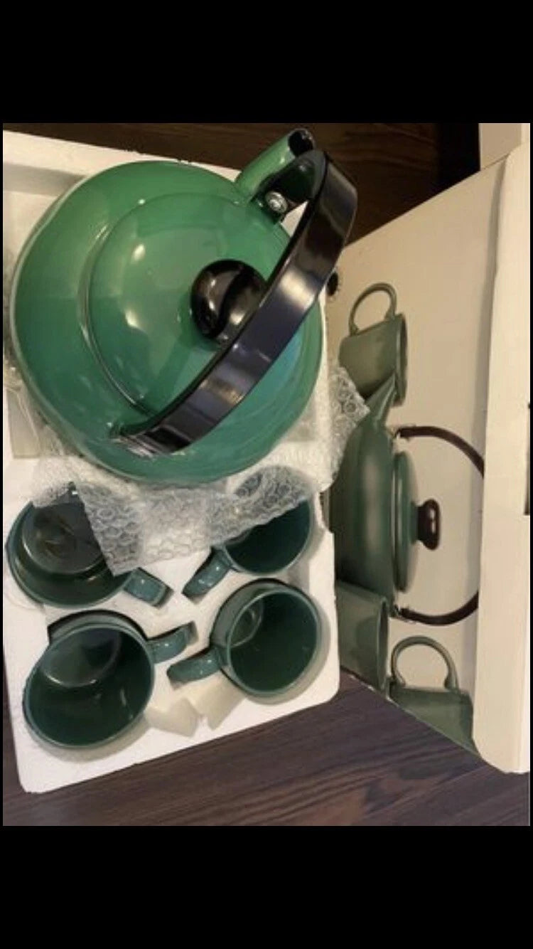 2QT Porcelain Enameled On Steel With 4 Cups New Set