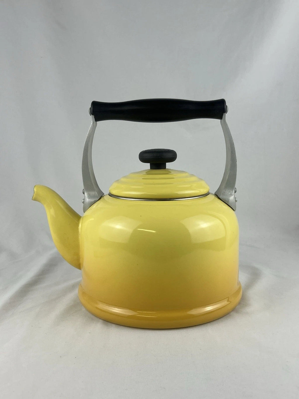 HTF Le Creuset Enamel Tea Kettle 2.2QT Yellow Ombré Nectar