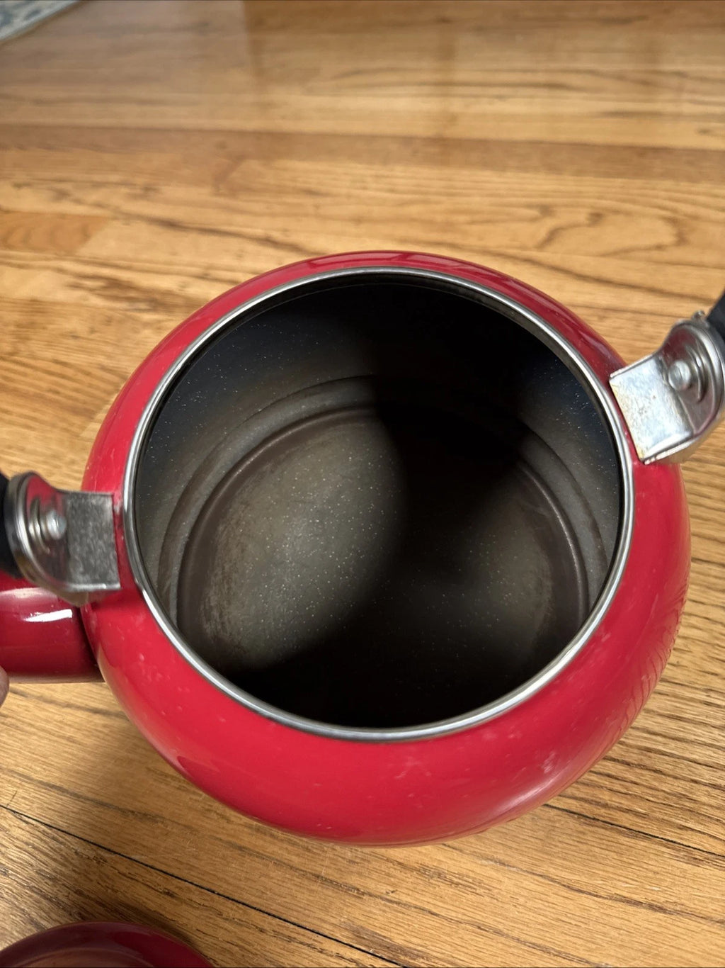 Le Creuset Traditional Red OMBRÉ Whistling Tea Kettle 1 Liters/ 1.25 US Quarts