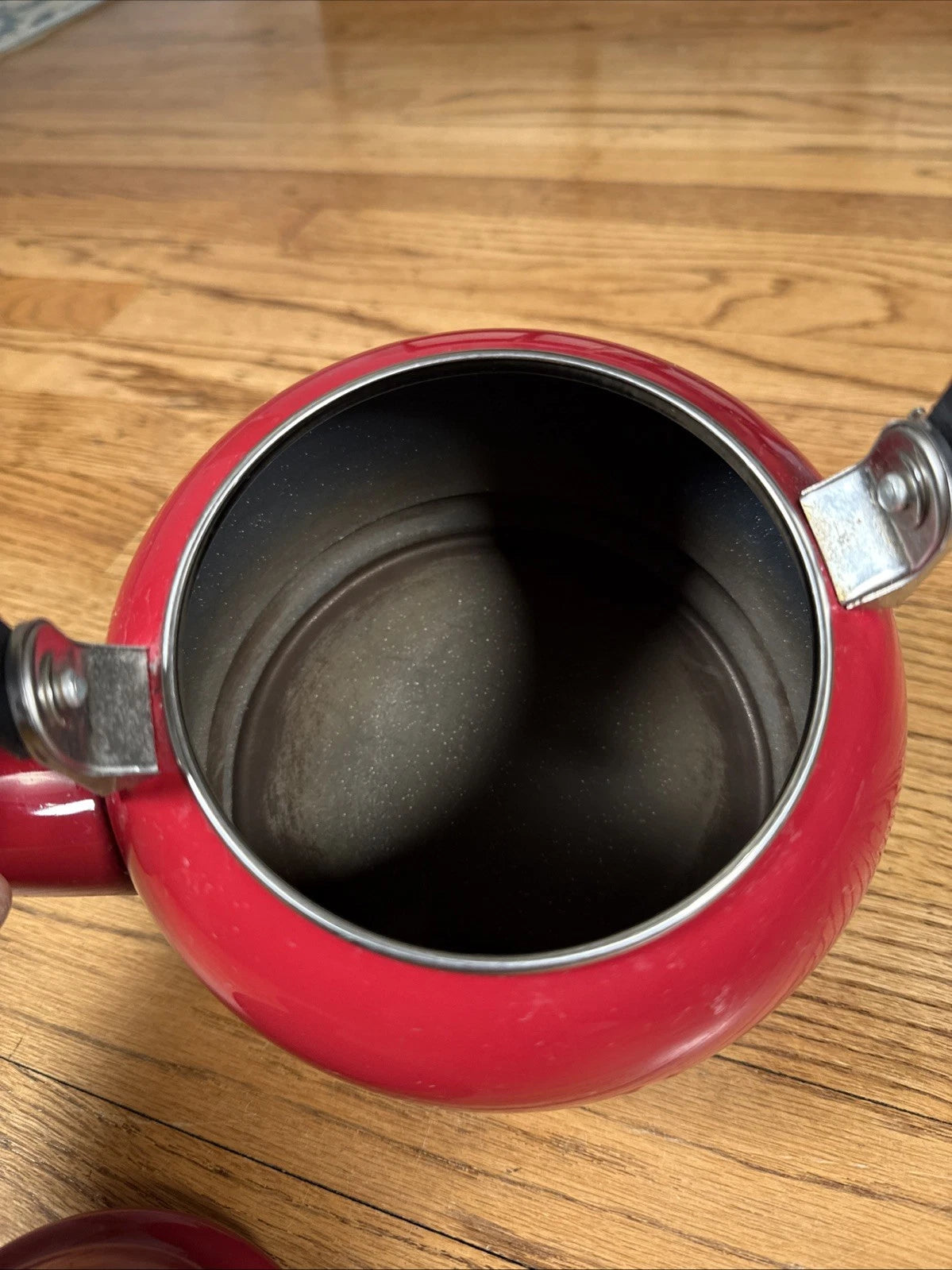 Le Creuset Traditional Red OMBRÉ Whistling Tea Kettle 1 Liters/ 1.25 US Quarts