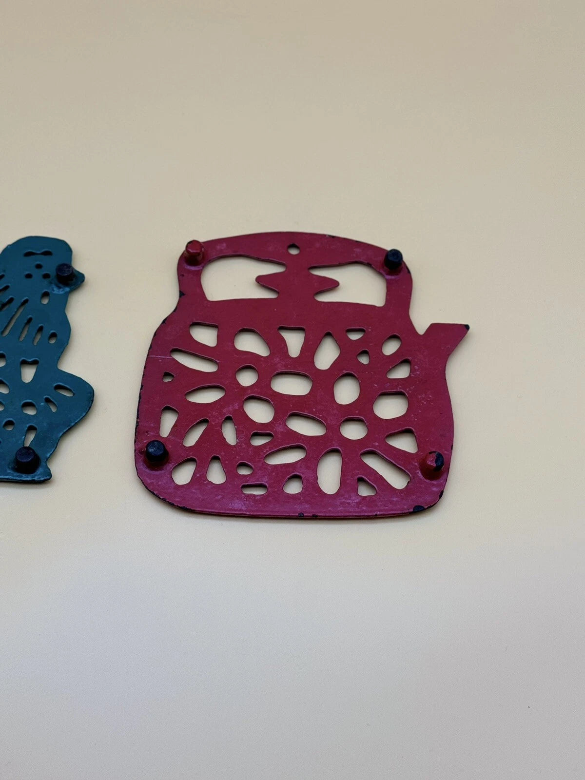 Trivet Hot Plate Enamel Vintage Cast Iron Red Teapot/Green Chicken Footed