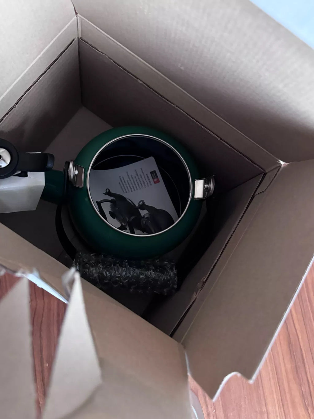 Le Creuset Enamel Kettle 1.25 QT - in Rare Juniper Green