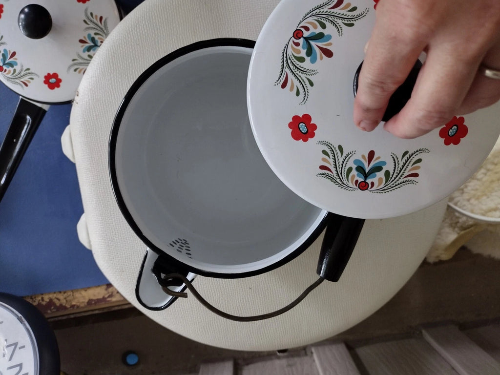 VTG White Enamelware Rosemaling Cookware 6 piece Tea pot stock pot sauce pan