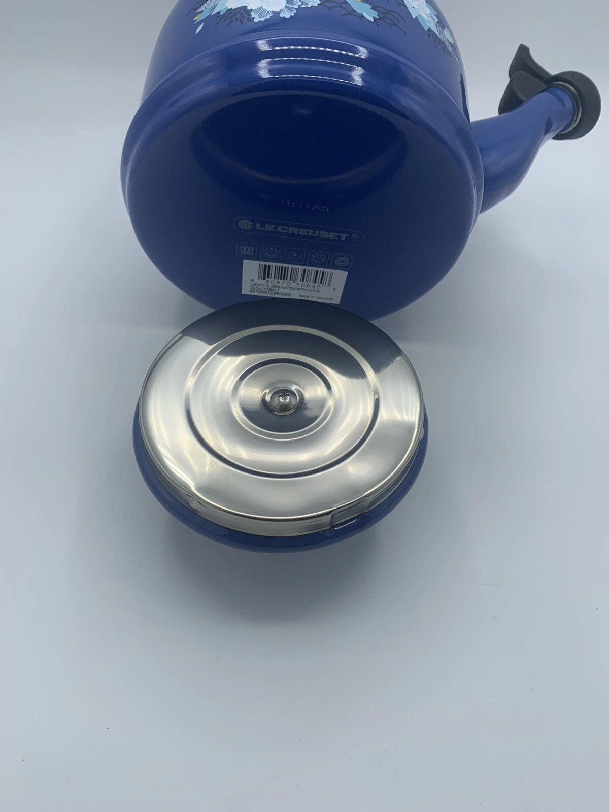 Le Creuset  “COBALT BLUE LOTUS”WHISTLING  TEA KETTLE 1.25 QT  Enamel Steel NIB