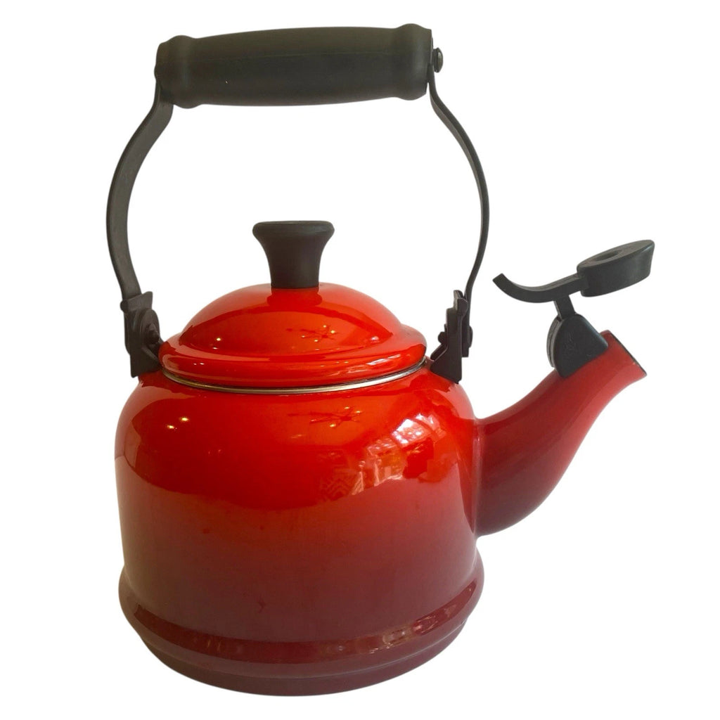Le Creuset 1.25 Qt / 1.1 L Whistling Kettle Teapot Red Ombre Flame Enamel Cerise