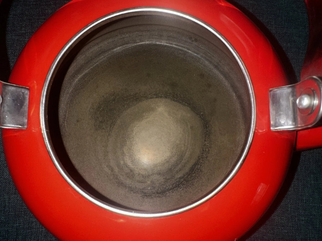 LE CREUSET Classic Whistling Tea Kettle Teapot Red Enamel On Steel 1.7qt NICE!