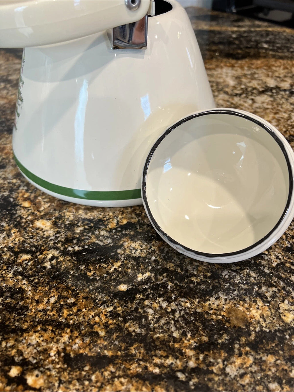 Spode Christmas Tree Metal Enamel Tea Pot With Hinged Handle and Lid 2.5 Quarts