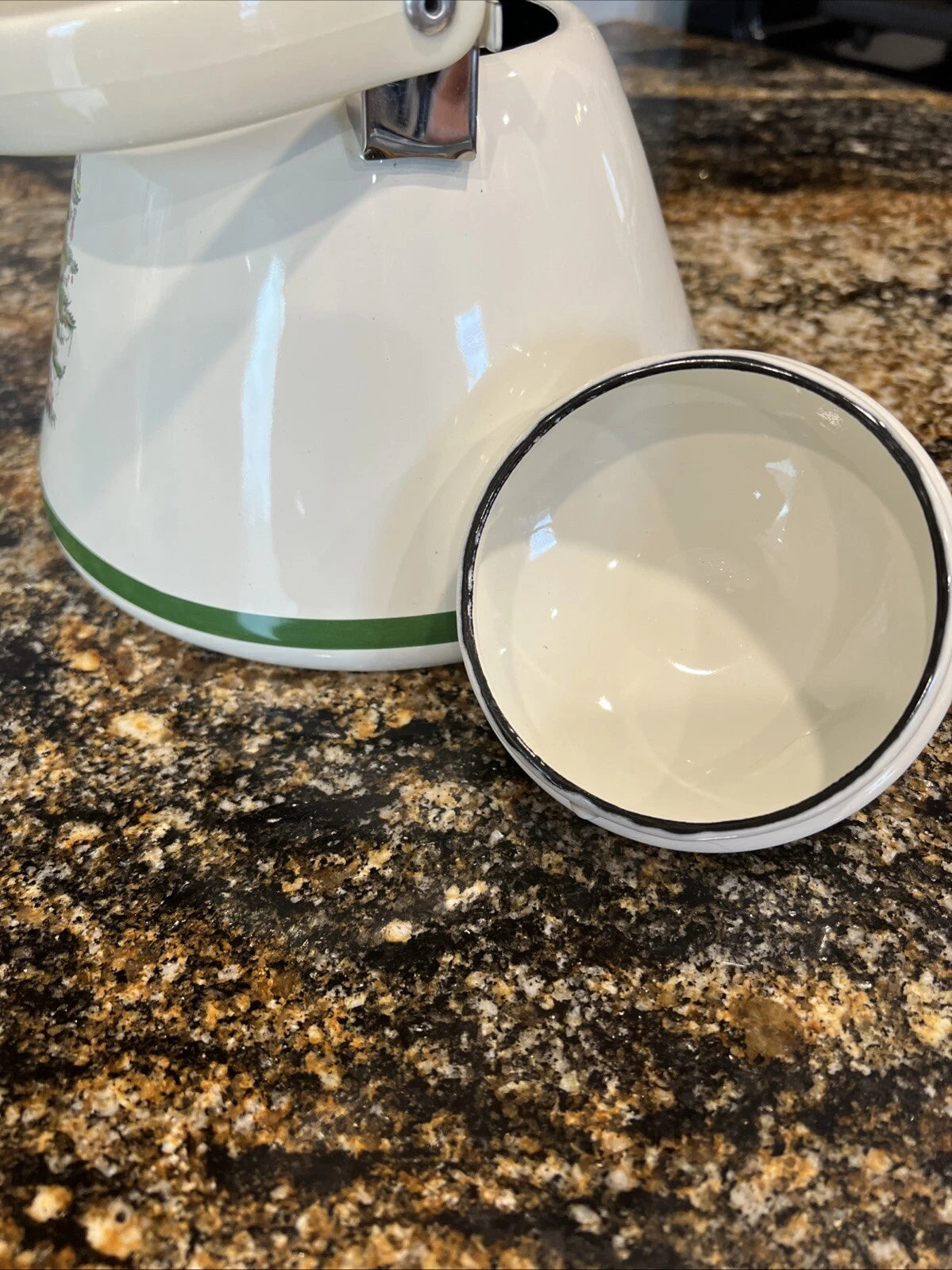 Spode Christmas Tree Metal Enamel Tea Pot With Hinged Handle and Lid 2.5 Quarts