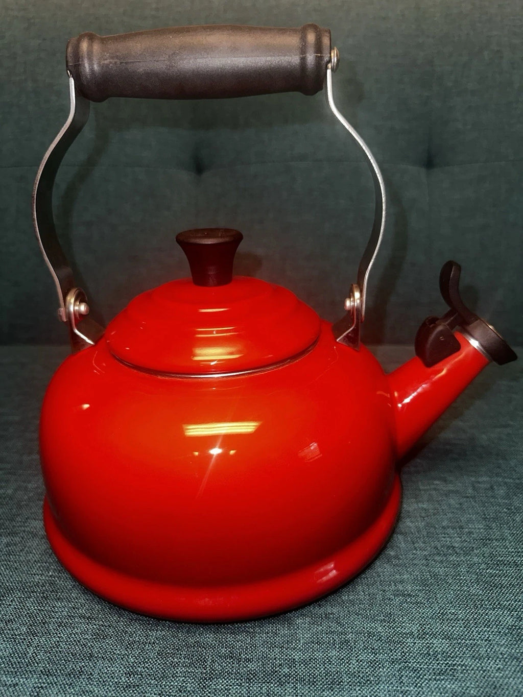 LE CREUSET Classic Whistling Tea Kettle Teapot Red Enamel On Steel 1.7qt NICE!