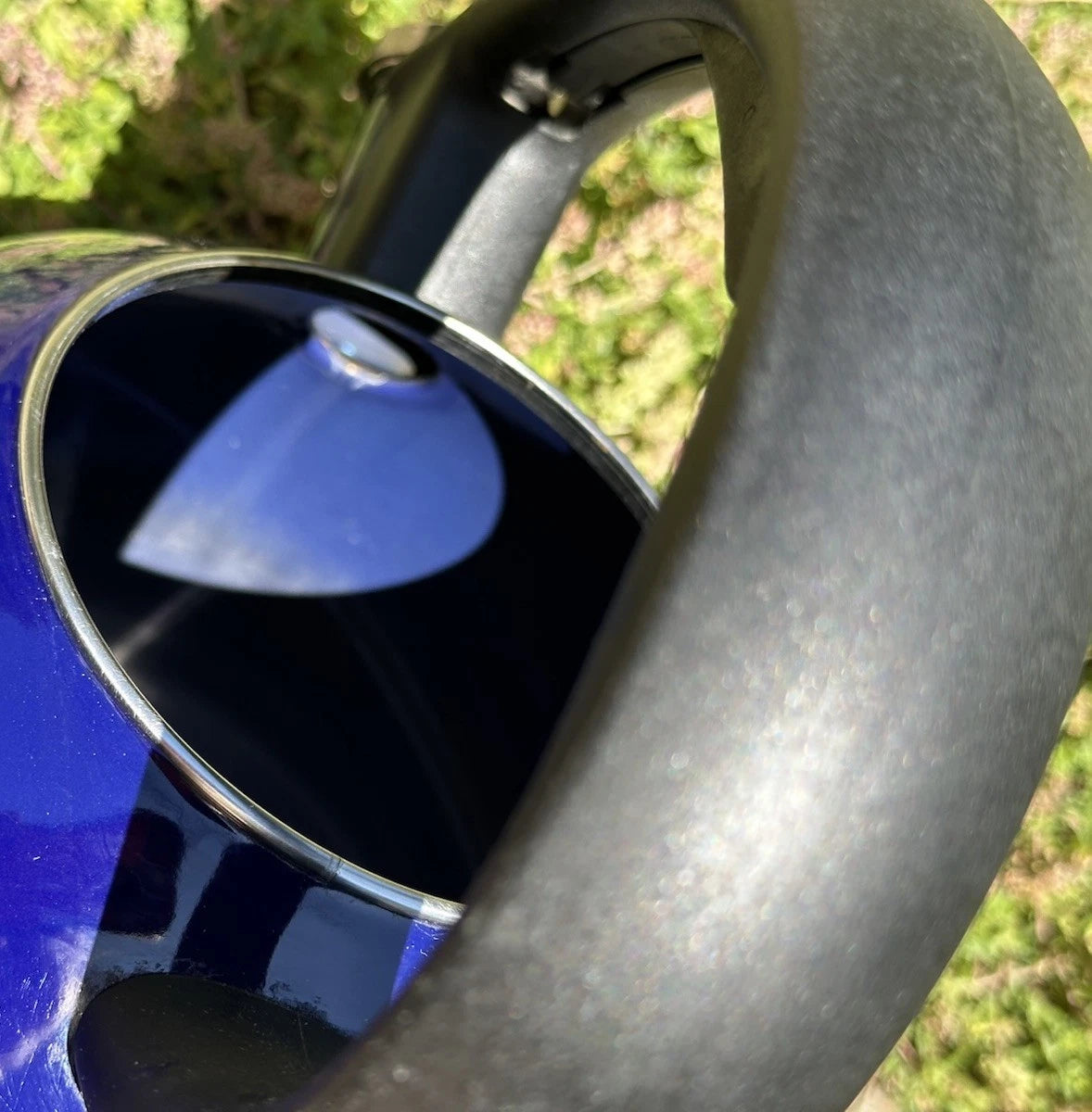 CHANTEL Cobalt Enameled  Whistling Tea Kettle 2qt Stay Cool BLK Phenolic Handle