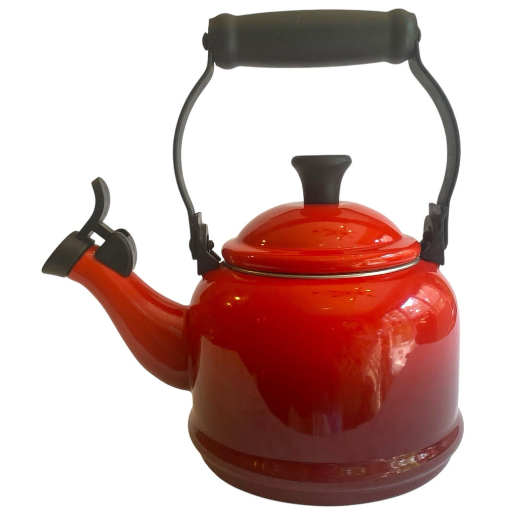 Le Creuset 1.25 Qt / 1.1 L Whistling Kettle Teapot Red Ombre Flame Enamel Cerise
