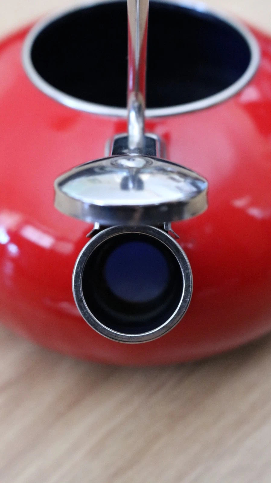 Chantal Whistling Tea Kettle Teapot Red Cherry Enamel 2qt Pre Owned