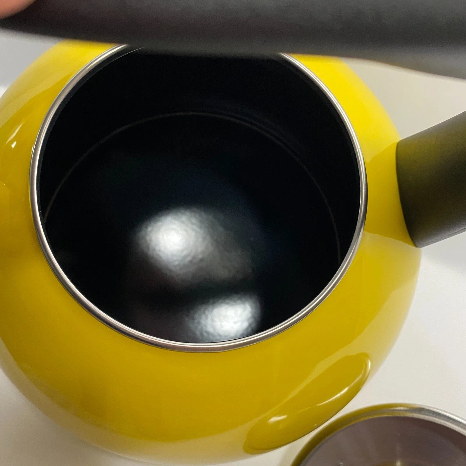 Chantal Whistling Teakettle Bright Yellow Enamel on Steel 2 Quart Kettle