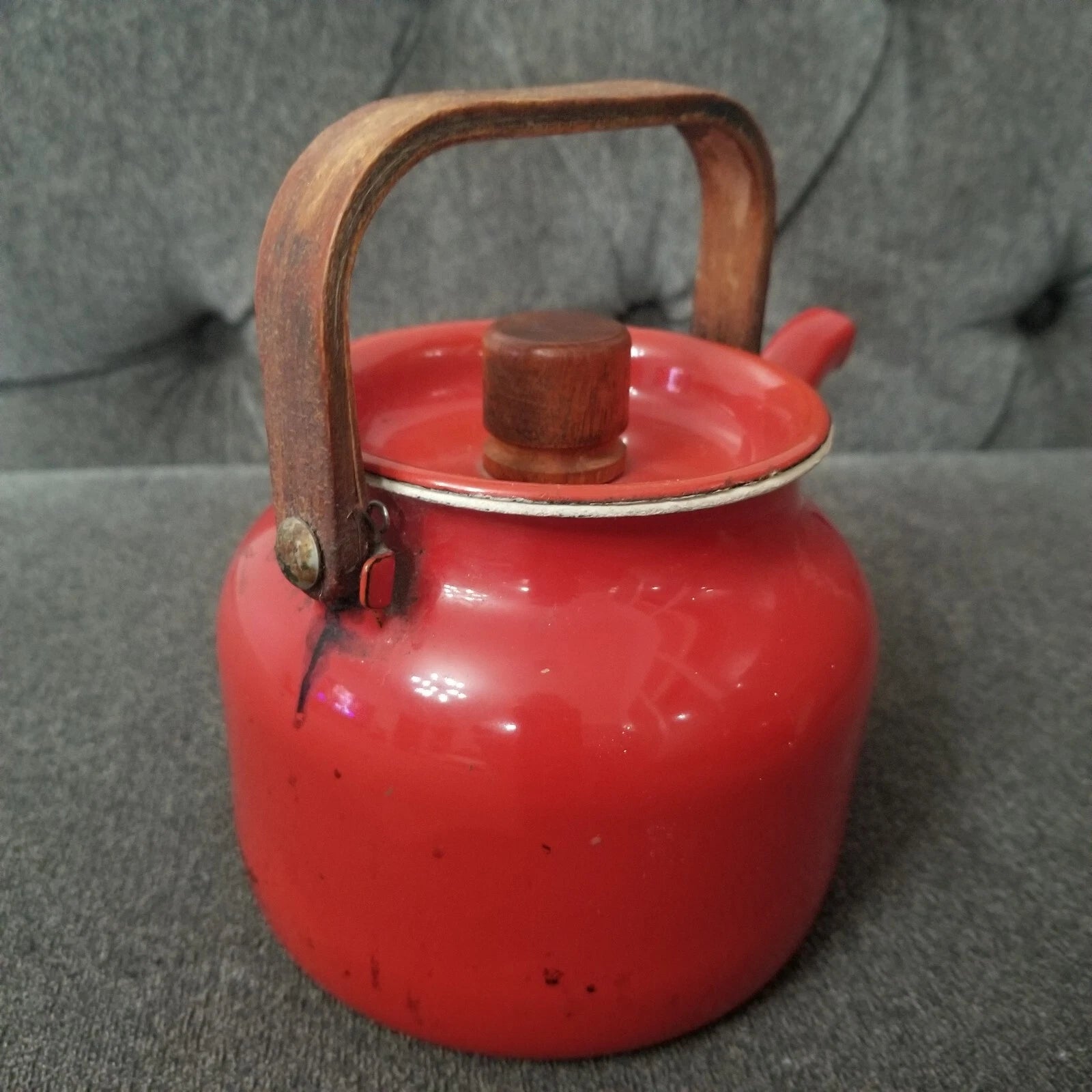 RED Enamelware Graniteware Coffee Tea Pot Vintage Bamboo Knob & Handle 4 DISPLAY