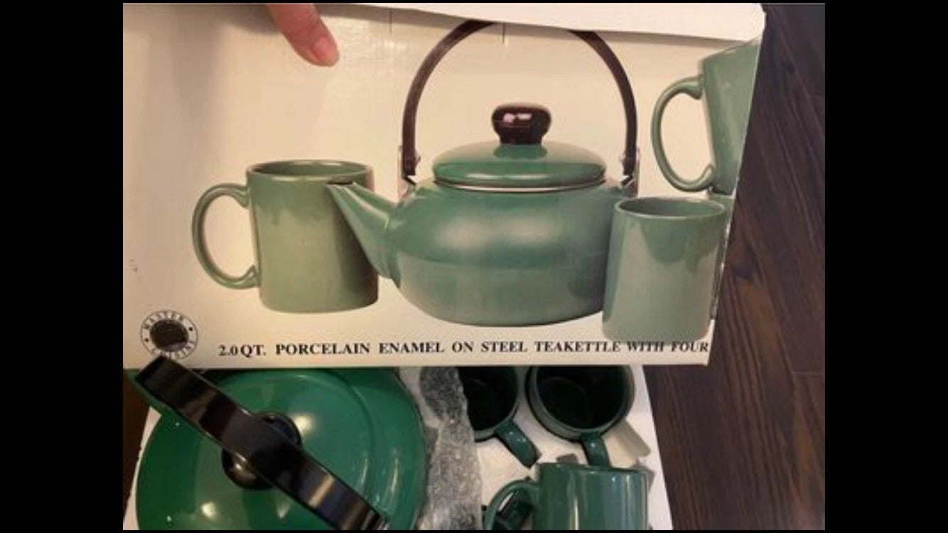 2QT Porcelain Enameled On Steel With 4 Cups New Set