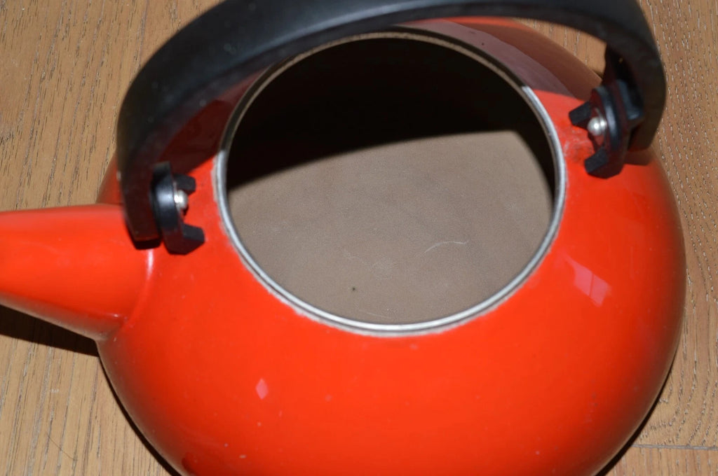 LE CREUSET Zen Tea Pot 1.5 L 1.6 Qt Cherry Red Enamel Whistling Kettle
