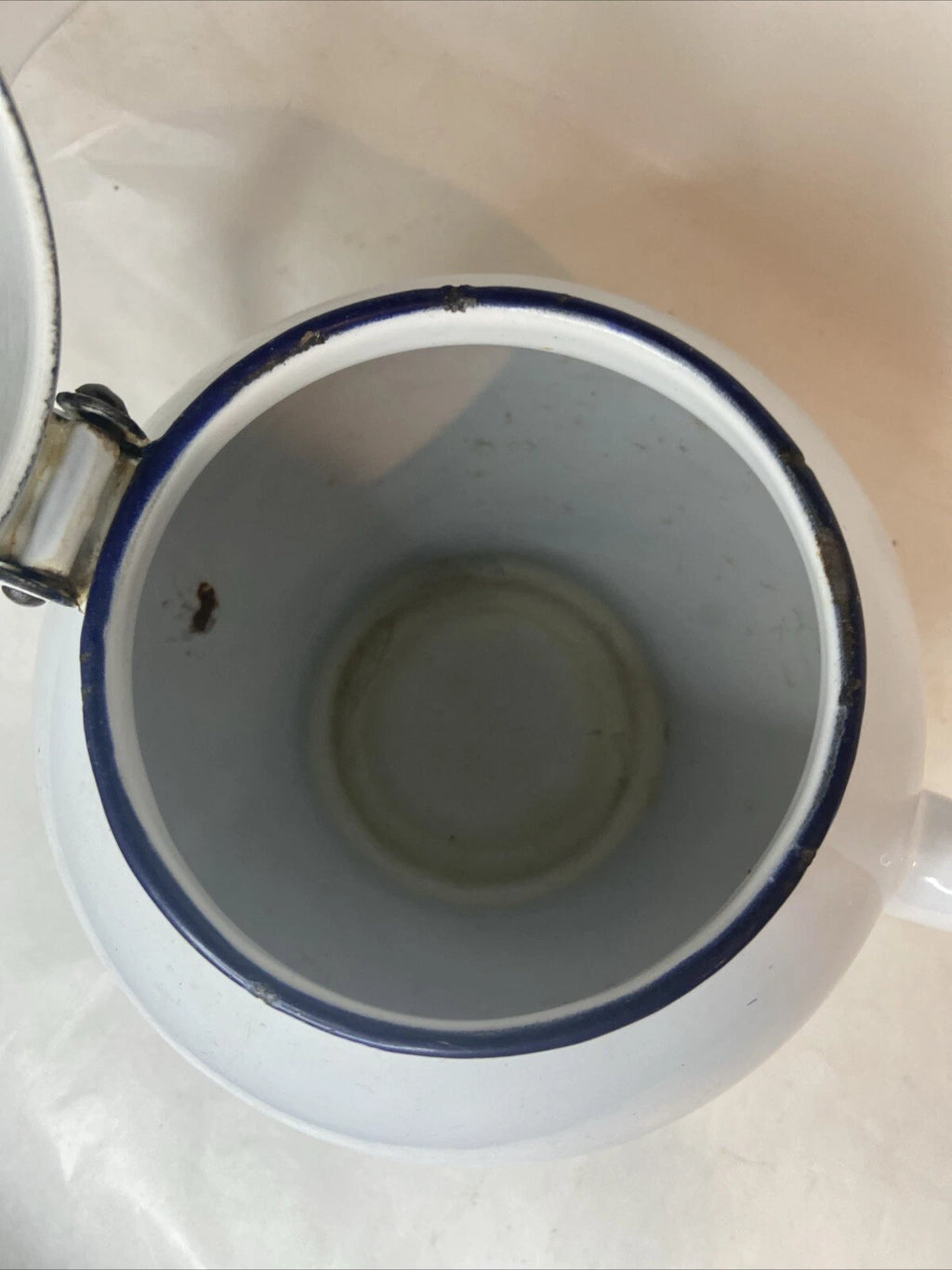 VINTAGE WHITE WITH BLUE TRIM ENAMEL WARE TEA POT