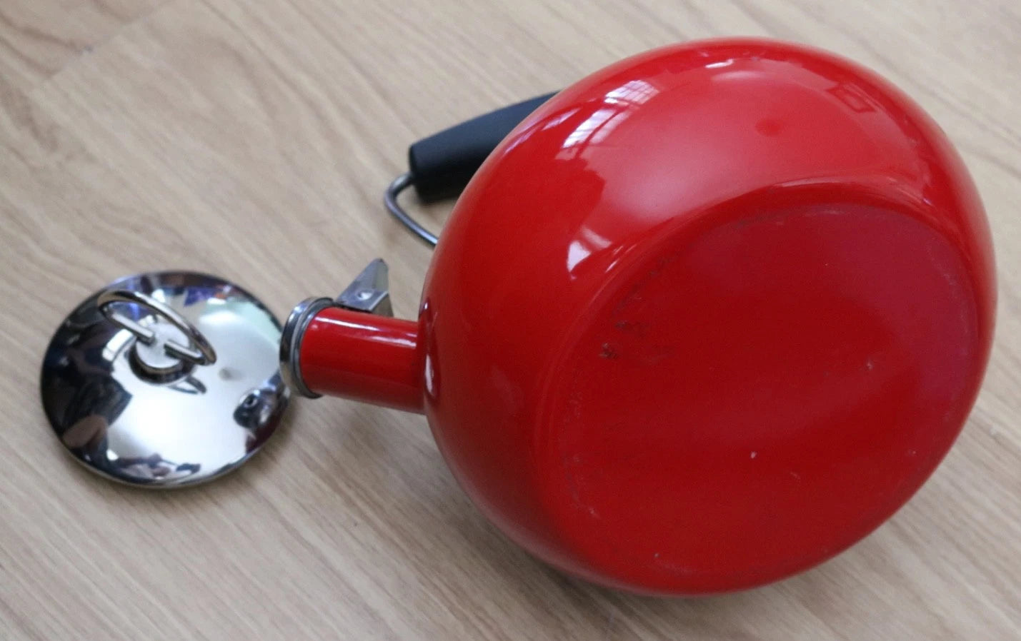 Chantal Whistling Tea Kettle Teapot Red Cherry Enamel 2qt Pre Owned